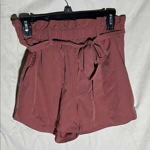 Women's High-Waisted Belted Shorts - Light Maroon